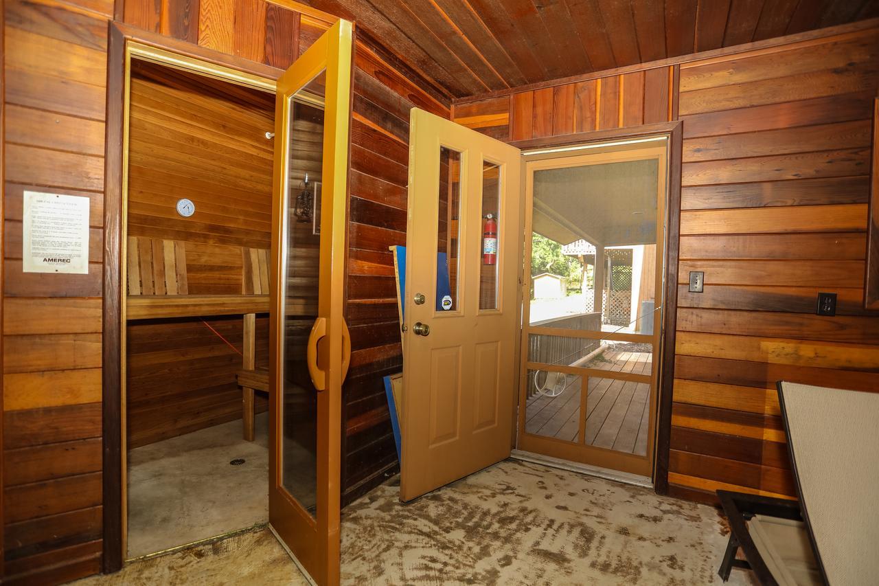 The Lodge At Beaver Lake Bed And Breakfast Rogers Extérieur photo